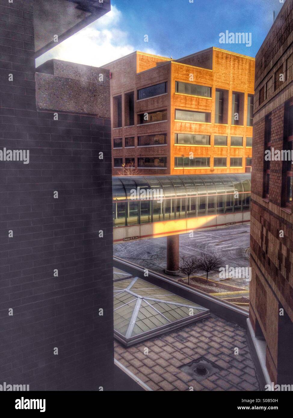 Architekturszene aus einem Fenster. - Smartphone-aufgenommenes Stockfoto