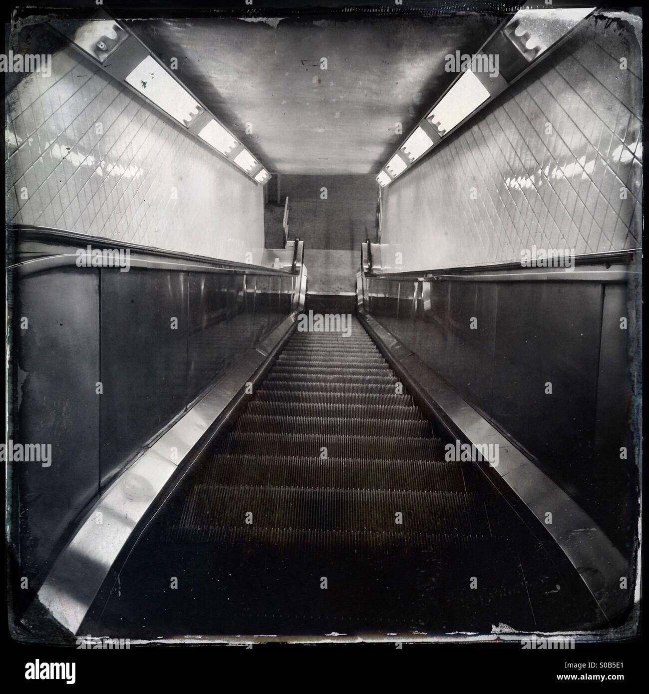 Rolltreppe zur u-Bahn an der York Street in Brooklyn, NY USA Stockfoto