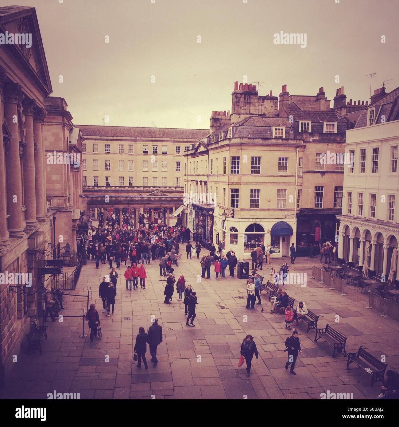 Stadt Bath, Somerset. Außerhalb der Abtei in der Nähe von the Roman Baths - Smartphone-aufgenommenes Stockfoto