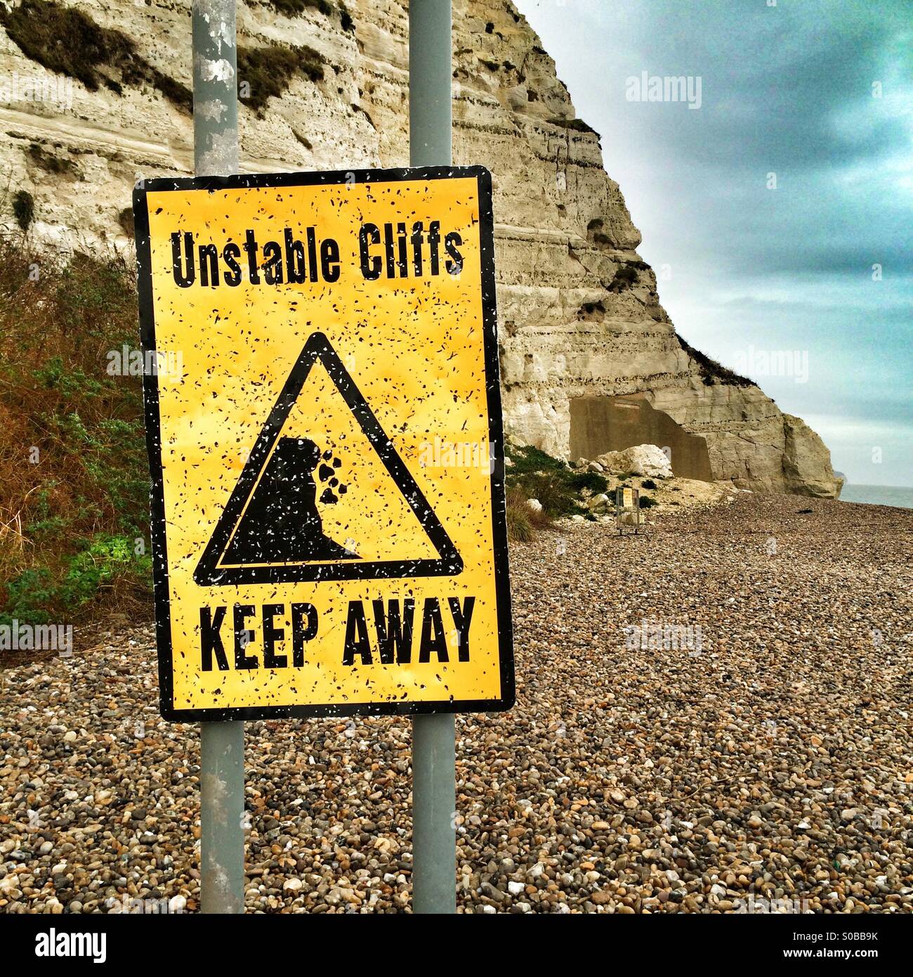 Instabile Klippen melden bei Bier, Devon - Smartphone-aufgenommenes Stockfoto