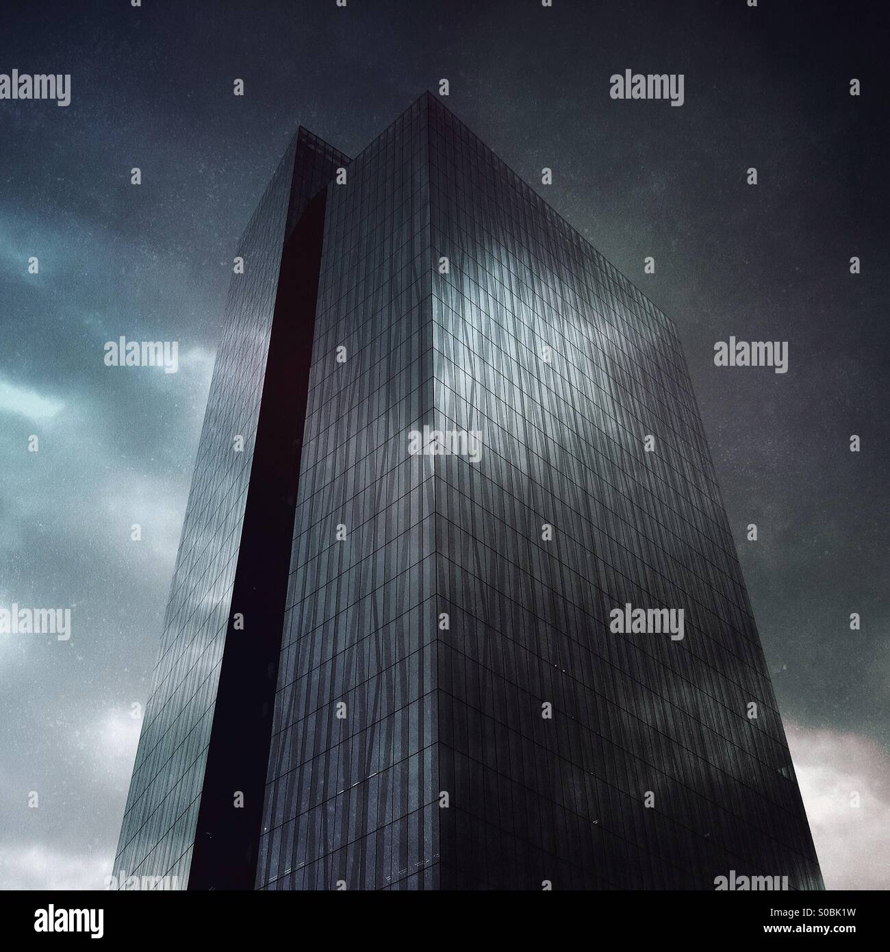 Düstere Stadtblick, Zuellig Gebäude von Skidmore, Owings and Merrill Architekten, Makati, Manila, Asien Stockfoto
