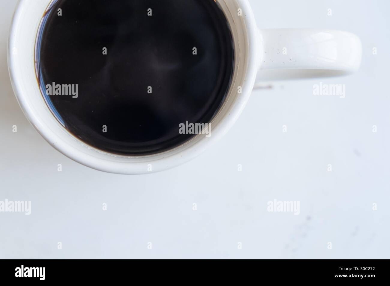 Tasse schwarzen Kaffee, von oben Stockfoto