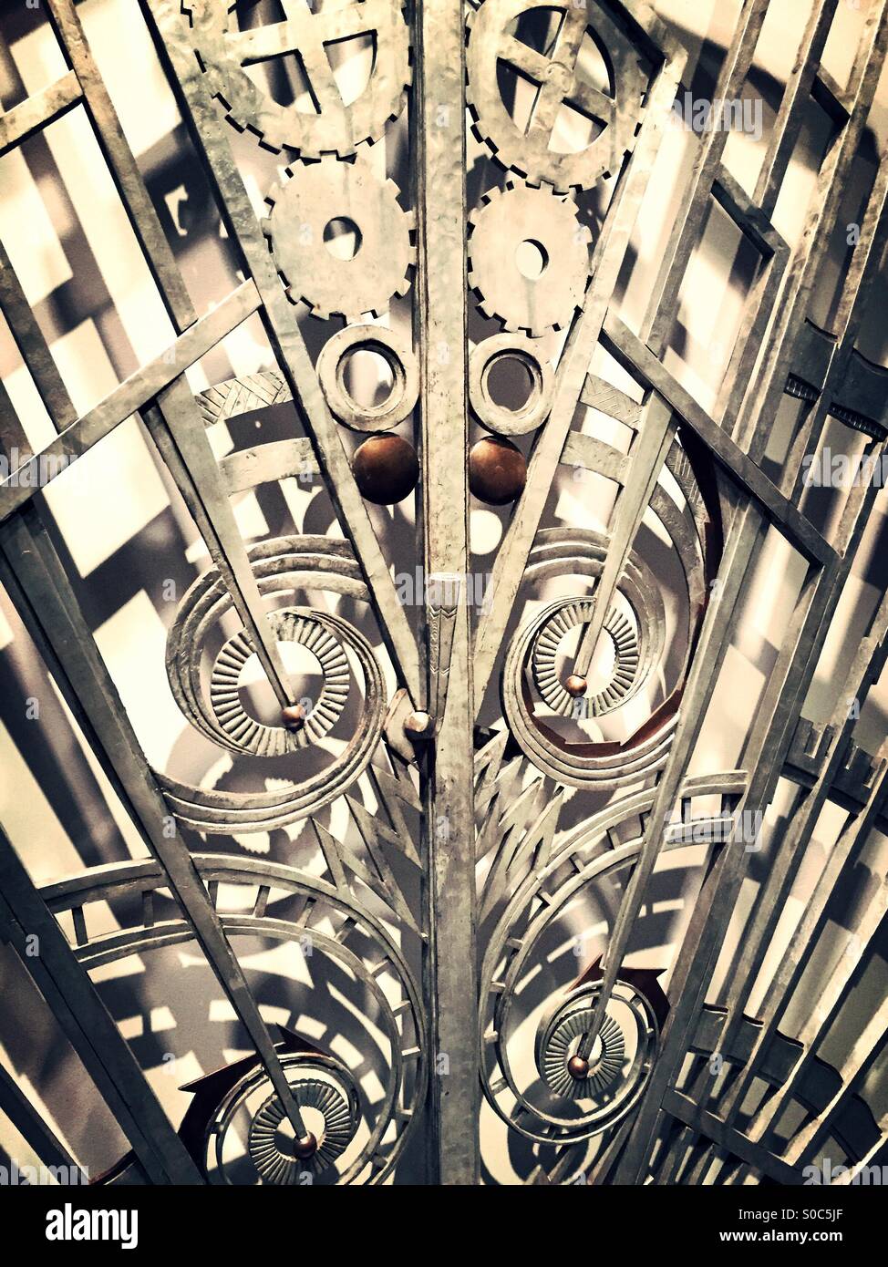 Metalltor - Smartphone-aufgenommenes Stockfoto