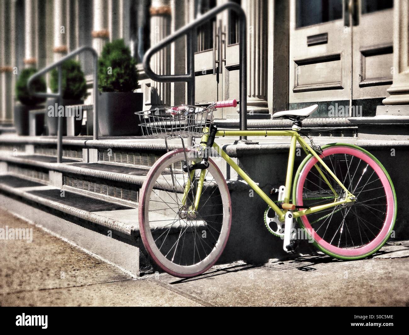 Neon-Fahrrad in NYC. Stockfoto