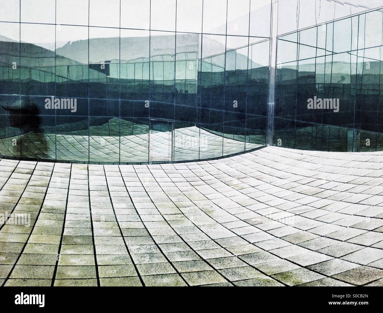 Moderne architektonische Elemente im Tacoma Kunstmuseum - Smartphone-aufgenommenes Stockfoto