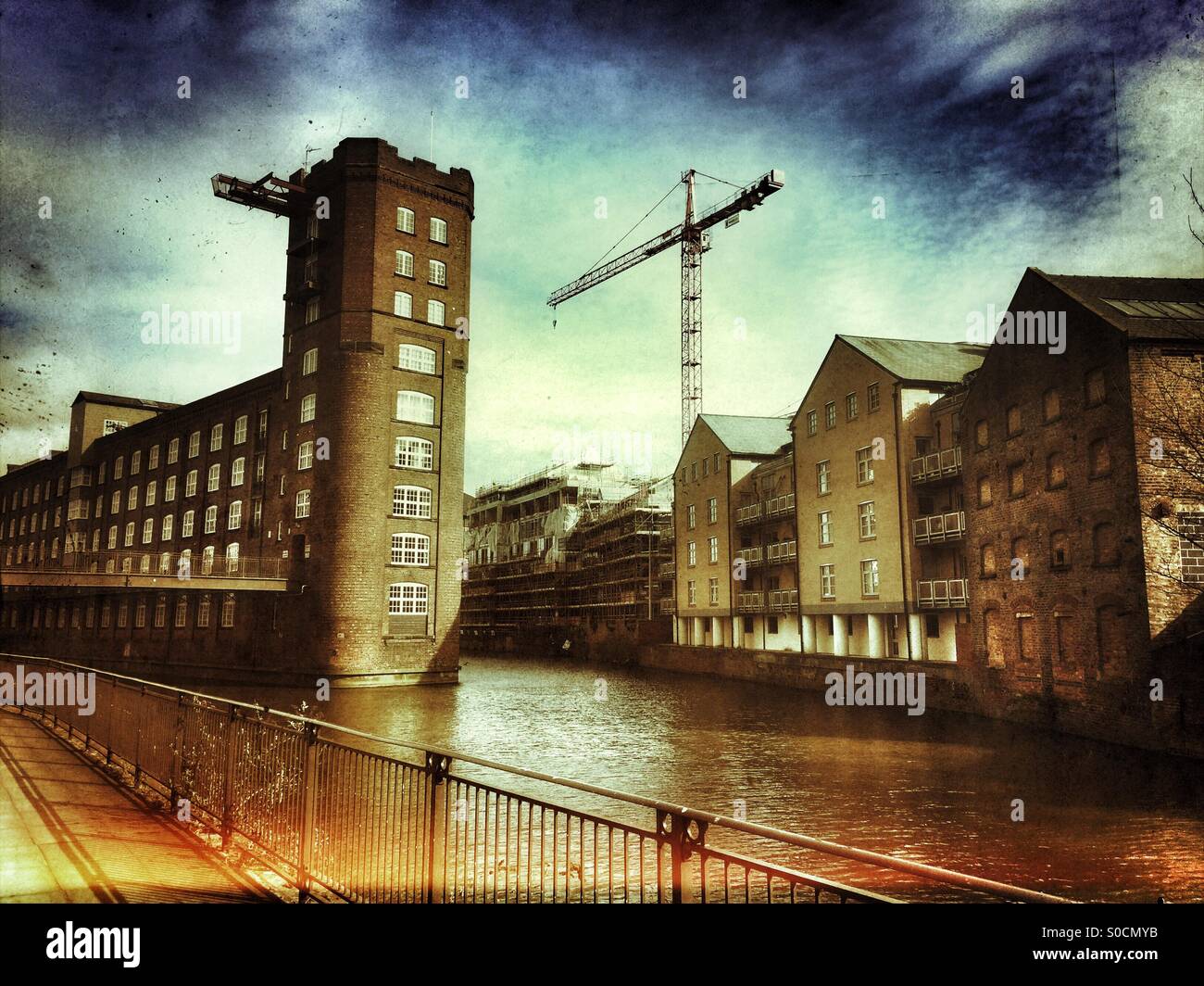 Riverside Lagerhäuser umgewandelt in Wohnungen York UK - Smartphone-aufgenommenes Stockfoto