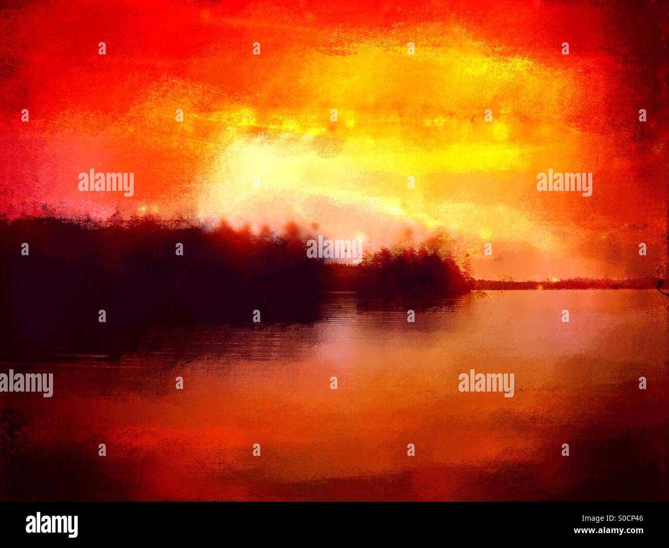 Feurigen Sonnenuntergang über dem Wasser Stockfoto