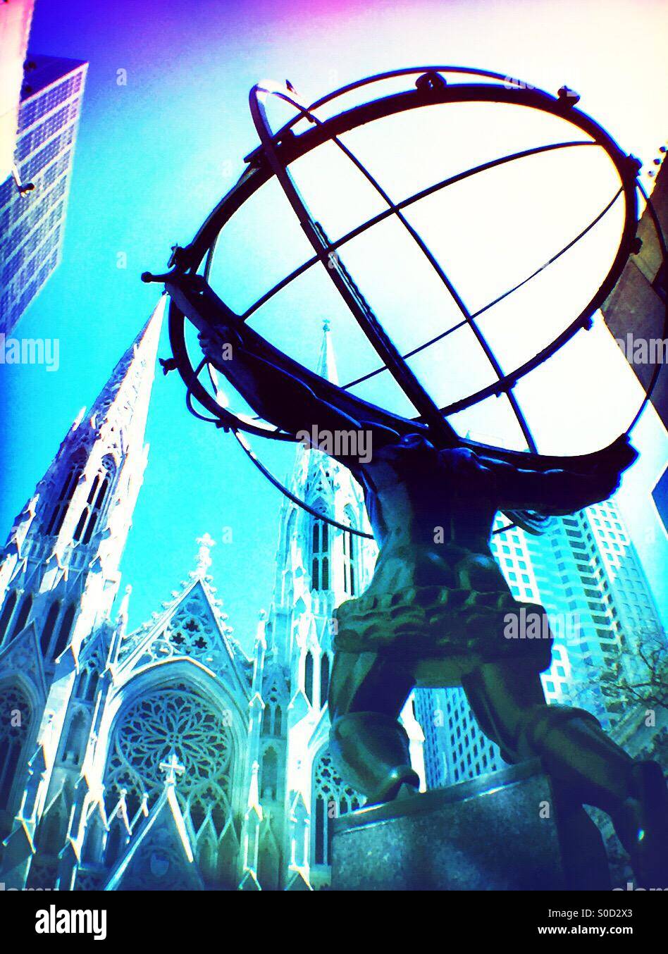Atlas-Statue und St. Patricks Cathedral, NYC Stockfoto