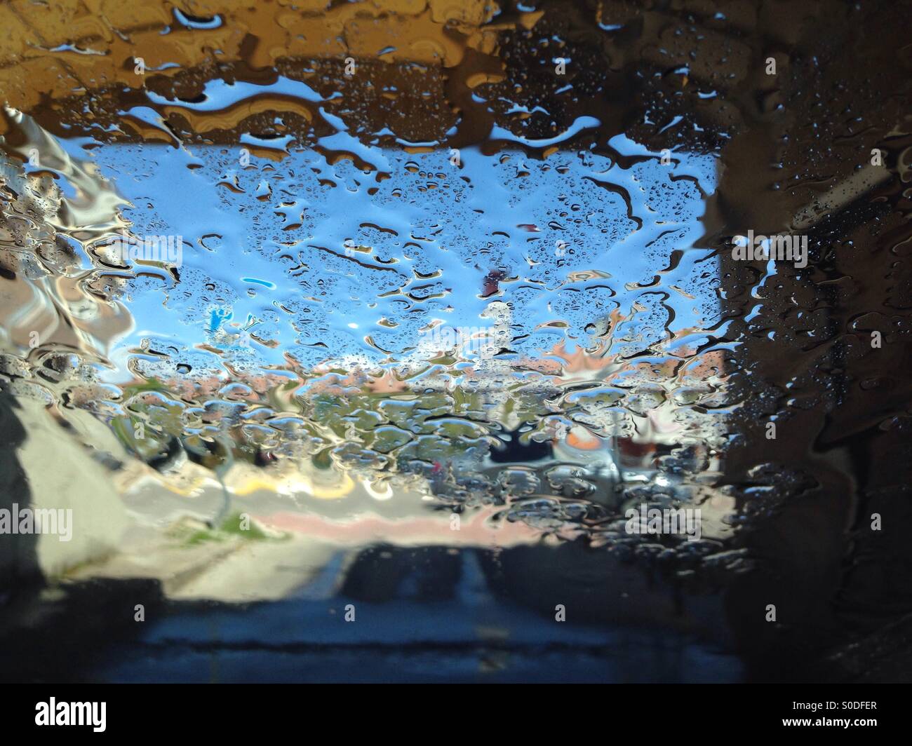 Wasser Textur im Inneren des Autos beim Waschen Stockfoto