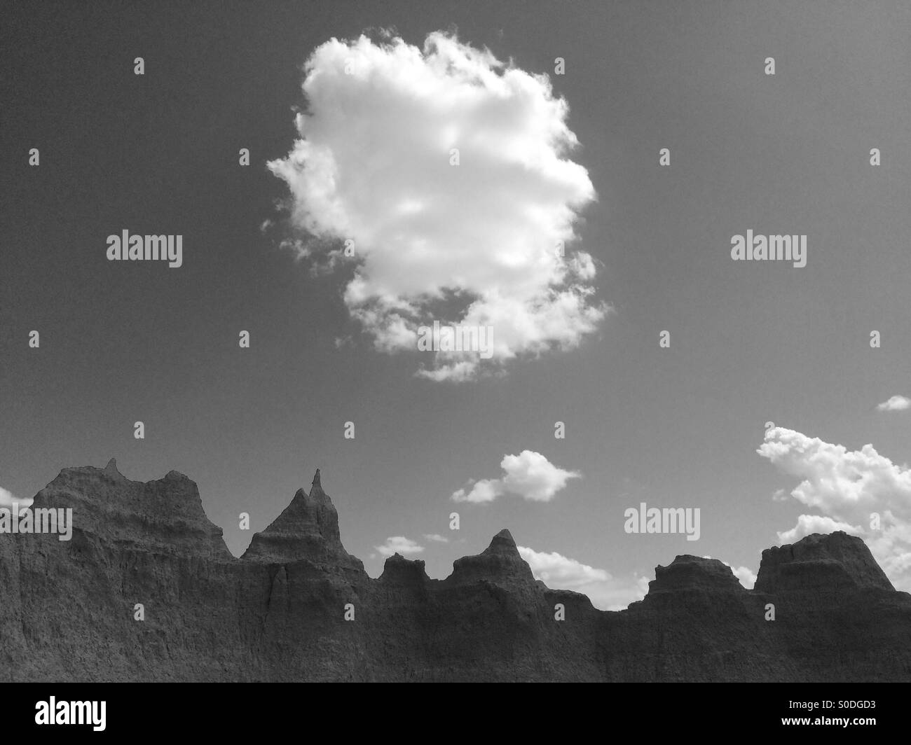 Wolken und Landschaft, Badlands Nationalpark, South Dakota, schwarz und weiß Stockfoto