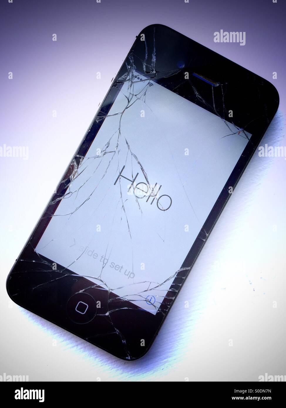 iPhone 4 s mit gebrochenen Bildschirm Stockfoto