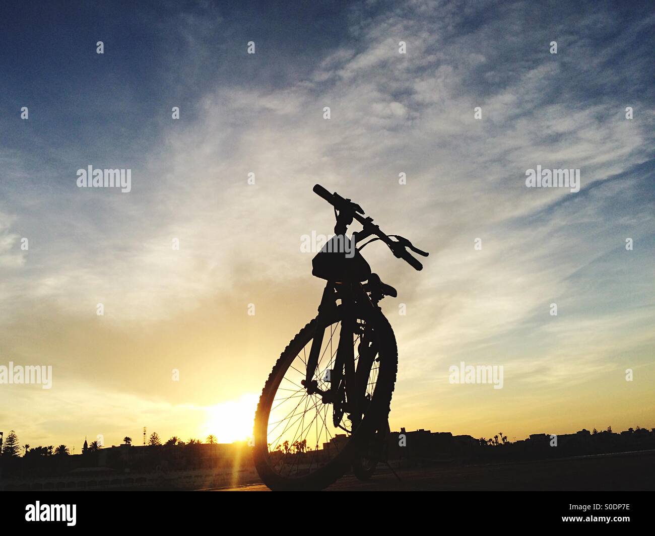 Fahrrad vor Sonnenuntergang Stockfoto