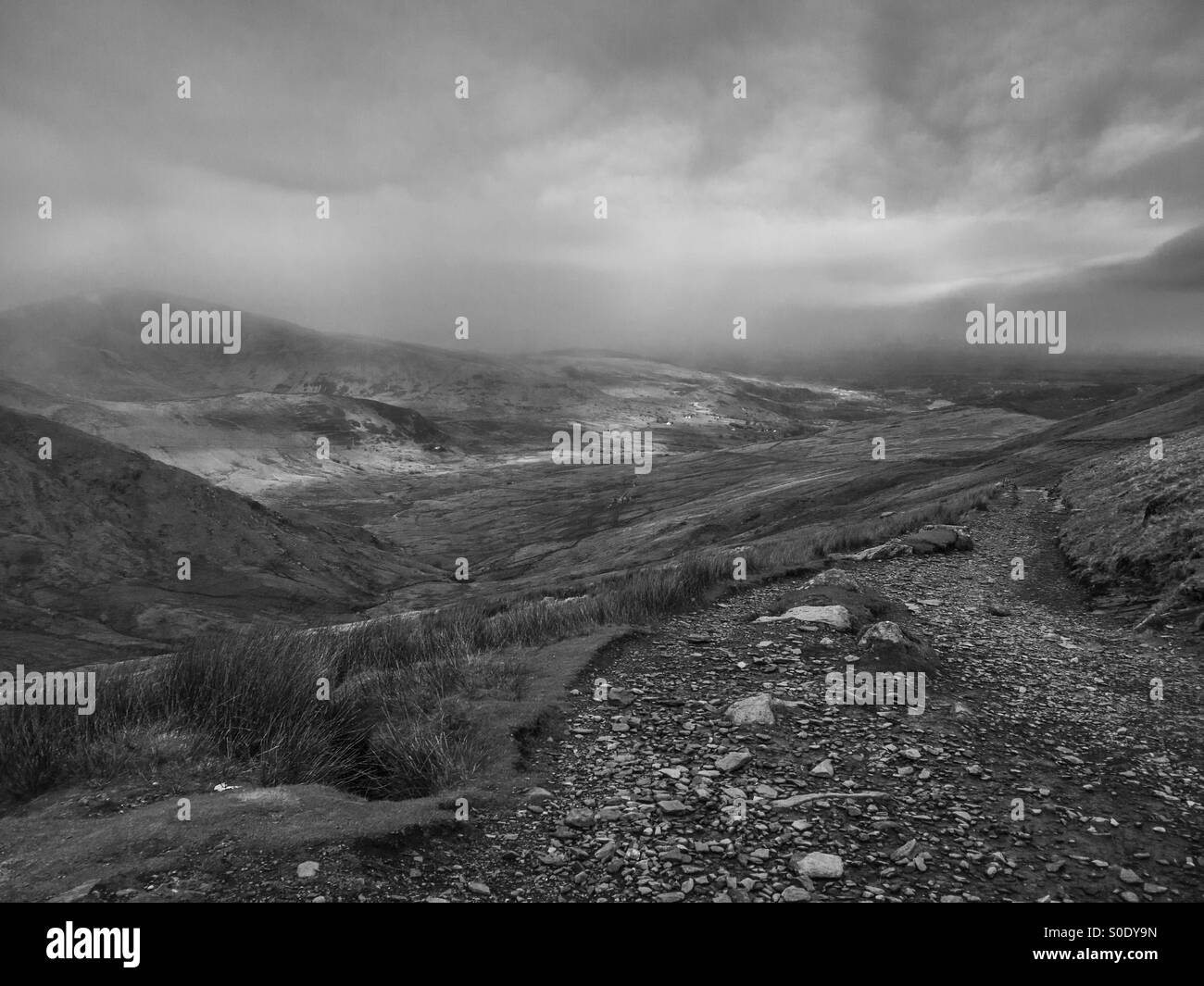 Auf halbem Weg auf Llanberis Trail Snowdonia Stockfoto