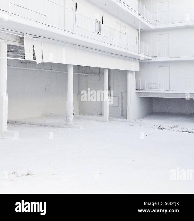 Weiß getünchte Motel als Kunstprojekt Stockfoto