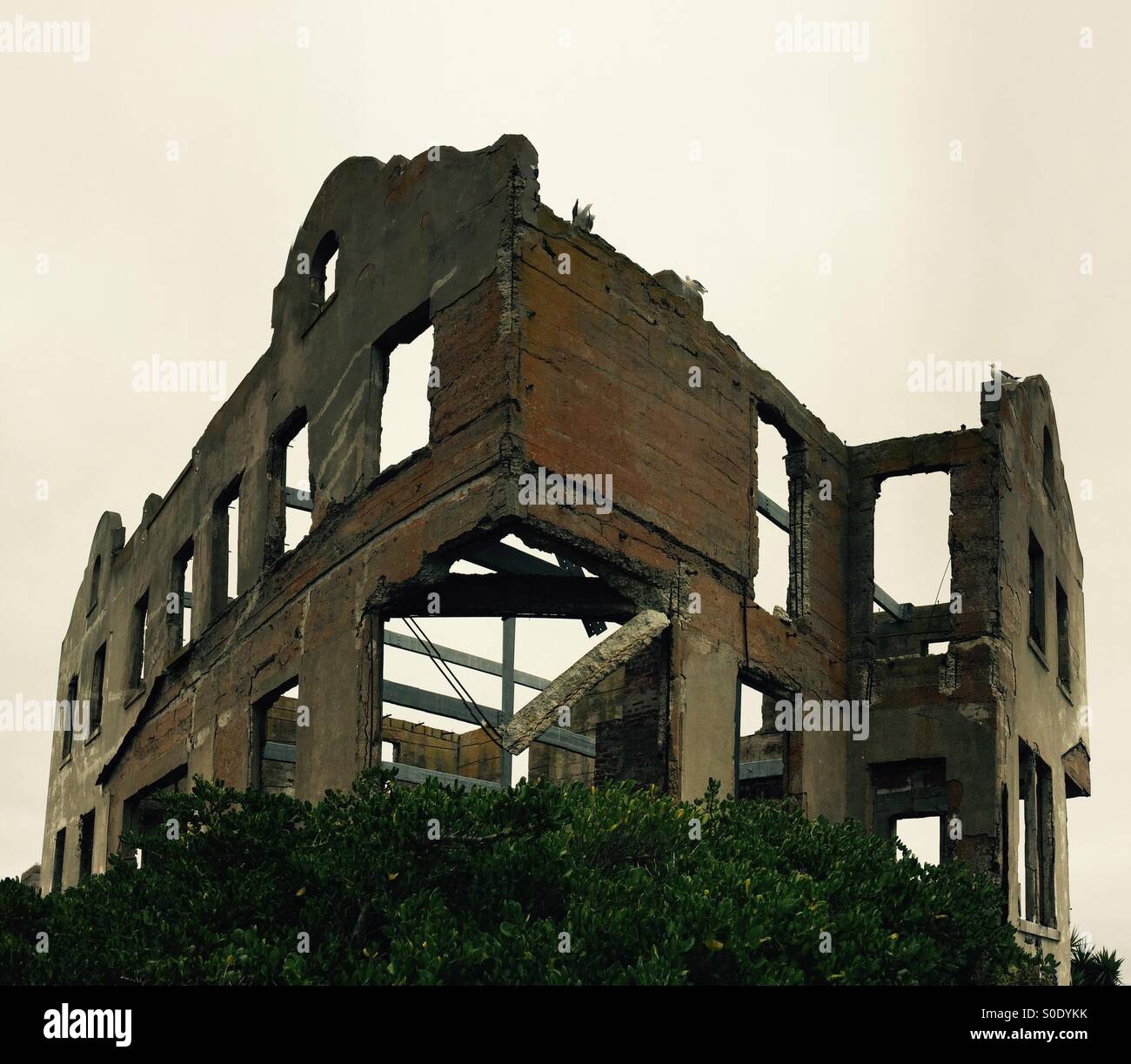 Amerikanische historische Gebäude unheimlich in der Ruine - Smartphone-aufgenommenes Stockfoto