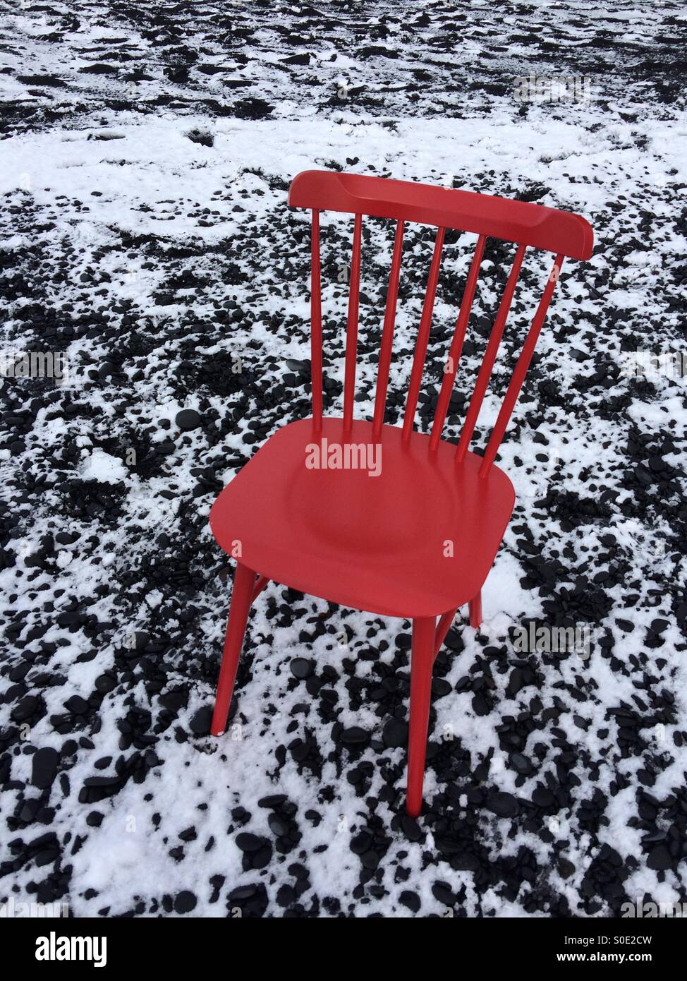 Roter stuhl in island -Fotos und -Bildmaterial in hoher Auflösung – Alamy