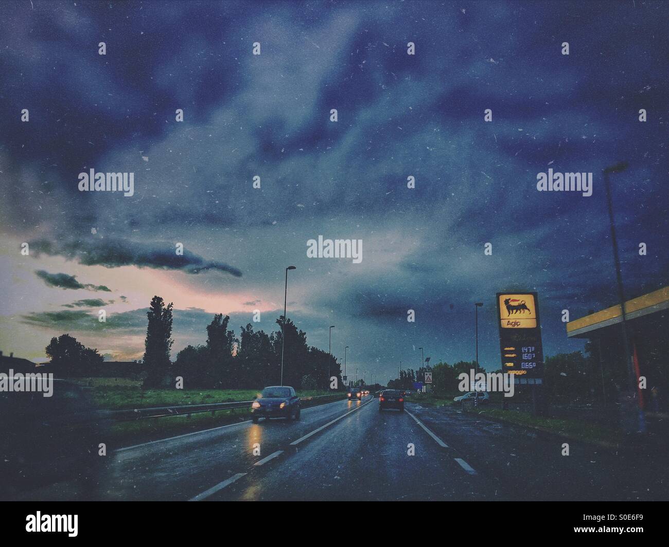 Strada Paullese ss 415 Lombardei Milan - Smartphone-aufgenommenes Stockfoto