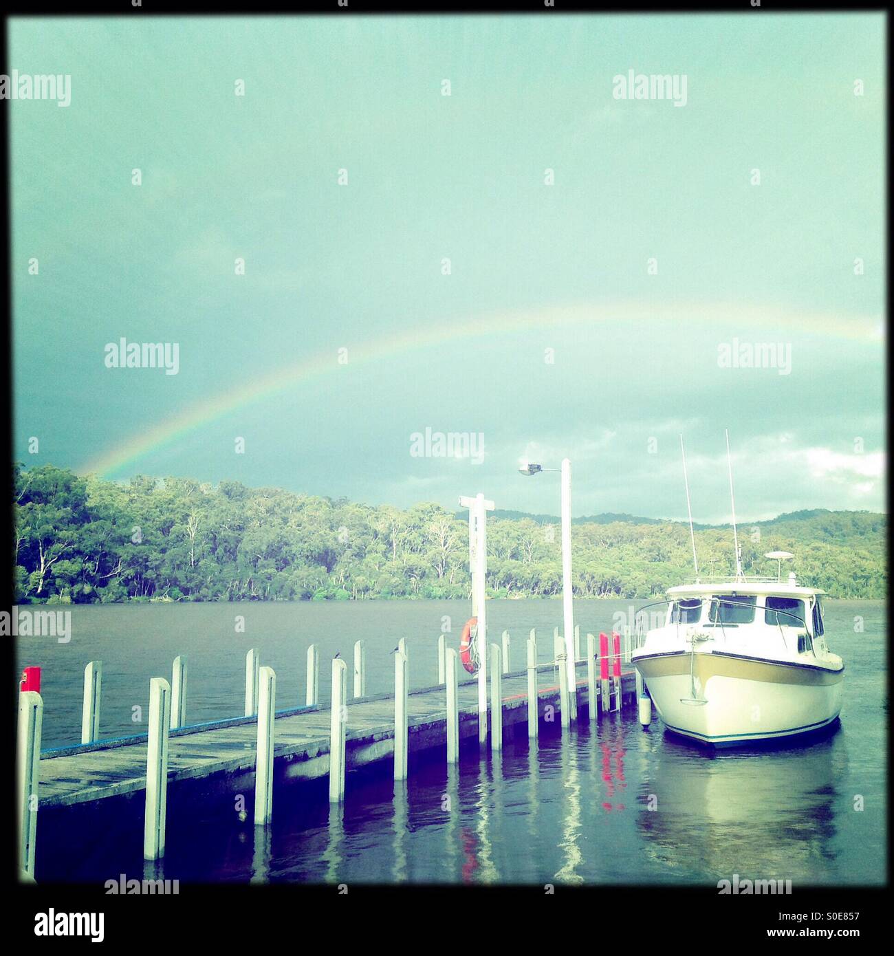 Gypsy Punkt Jetty, mit Regenbogen. East Gippsland, Victoria, Australien Stockfoto
