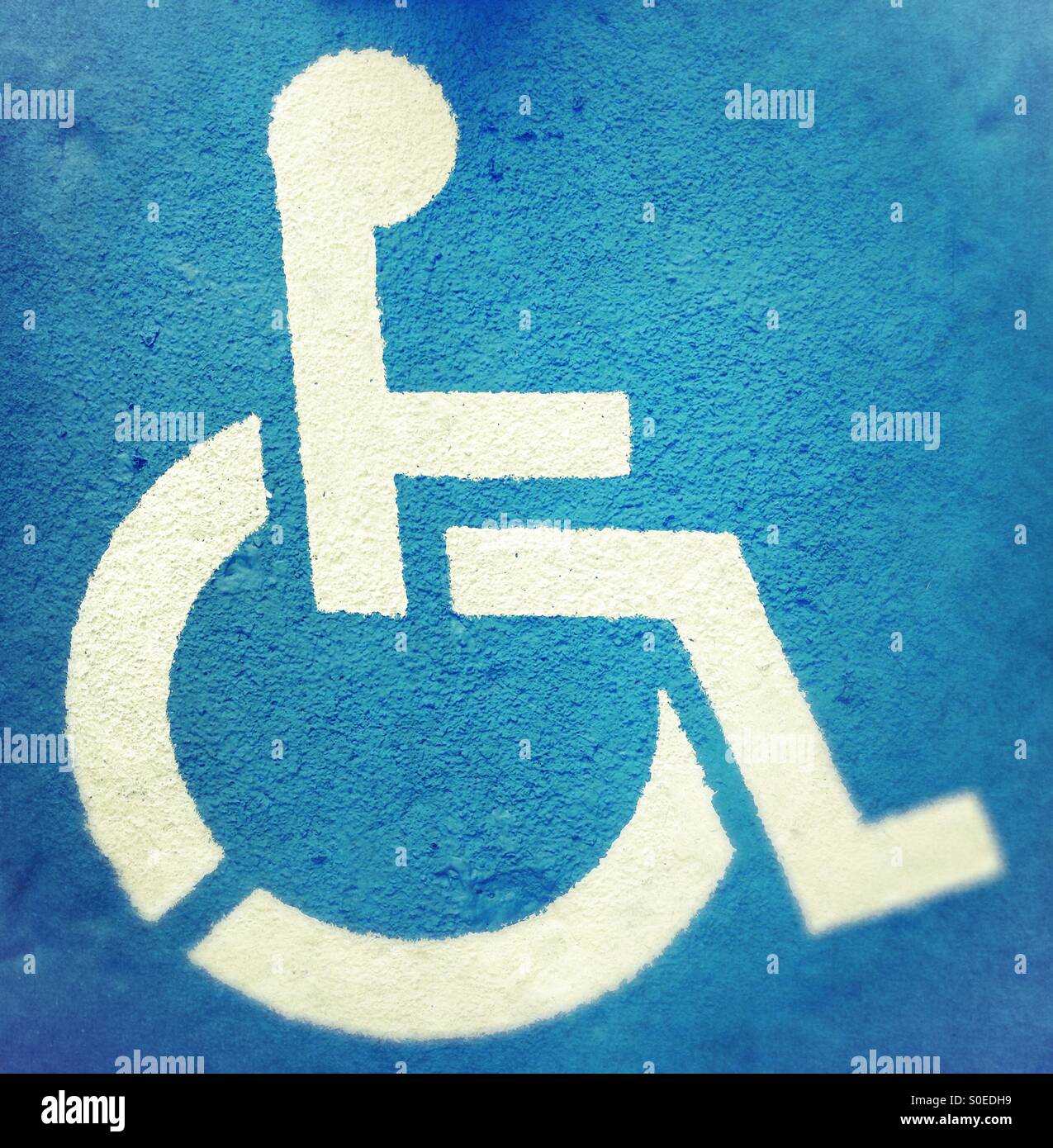 Rollstuhl Benutzer gemalt Zeichen - covid Abschirmung verwundbar Symbol Stockfoto