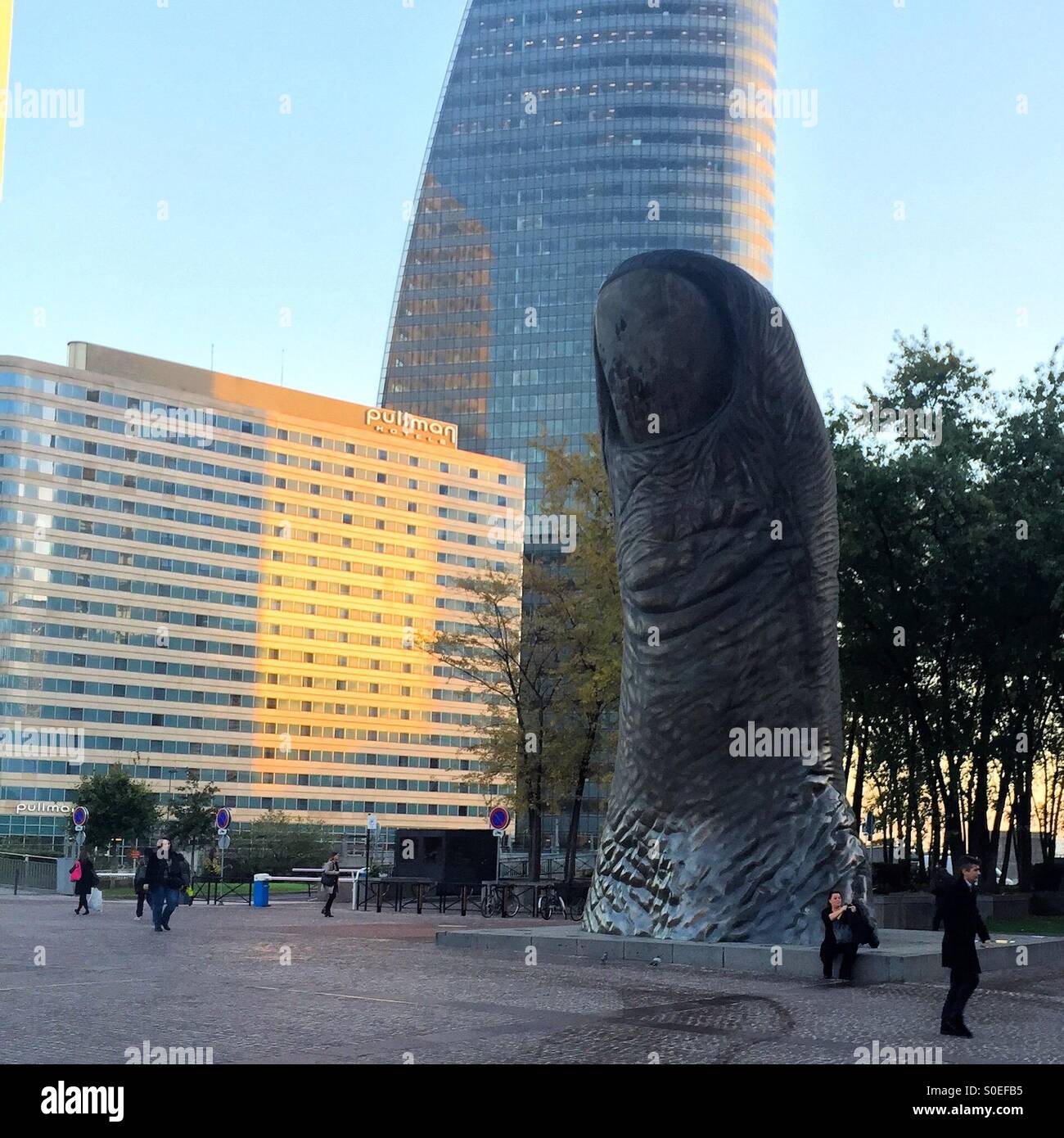Daumen-Skulptur La Defense Paris, Frankreich Stockfoto