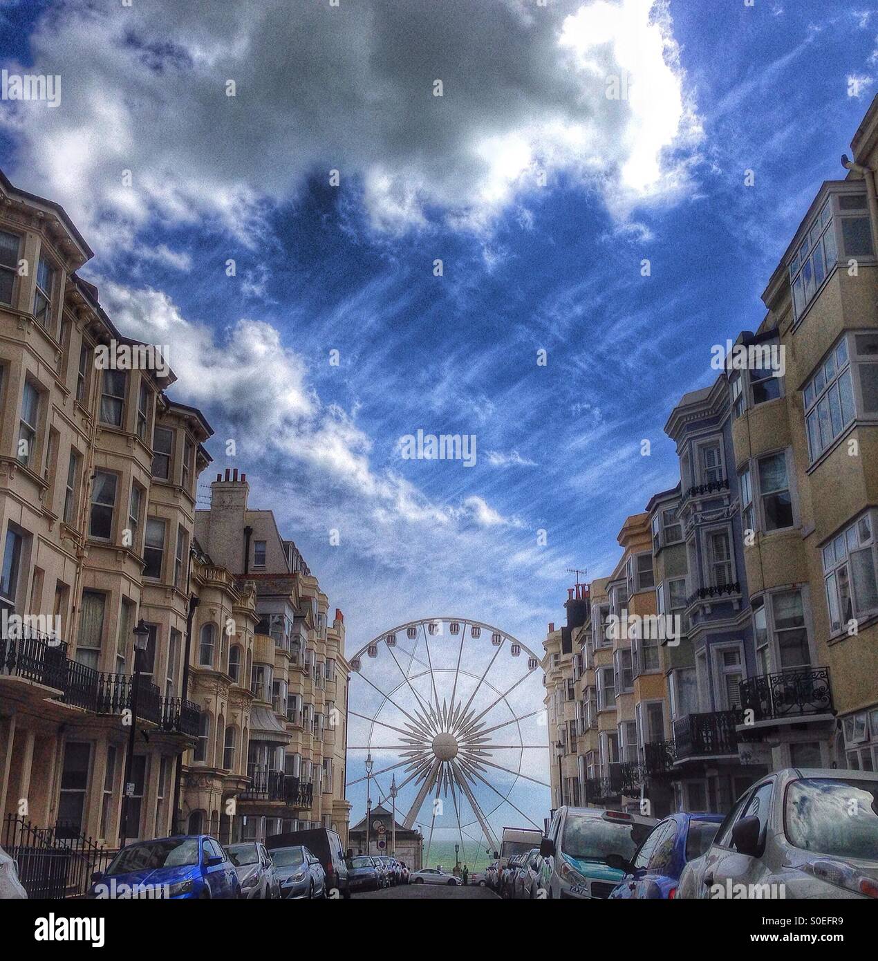 Das Brighton Rad aus einer Seitenstraße Stockfoto