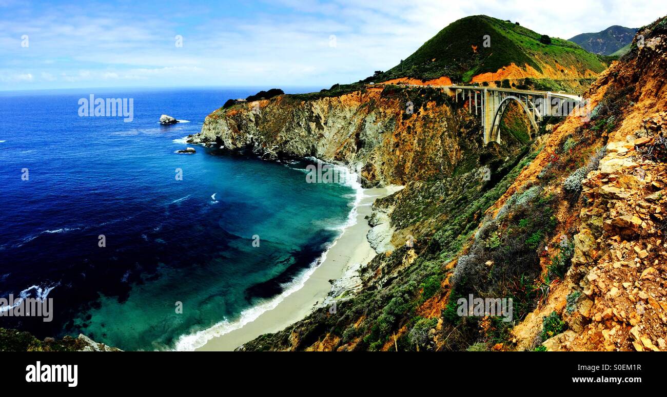 USA, California, Big Sur, Pazifikküste, Bixby Bridge, Highway 1, Bixby Creek, Canyon und Strand Stockfoto