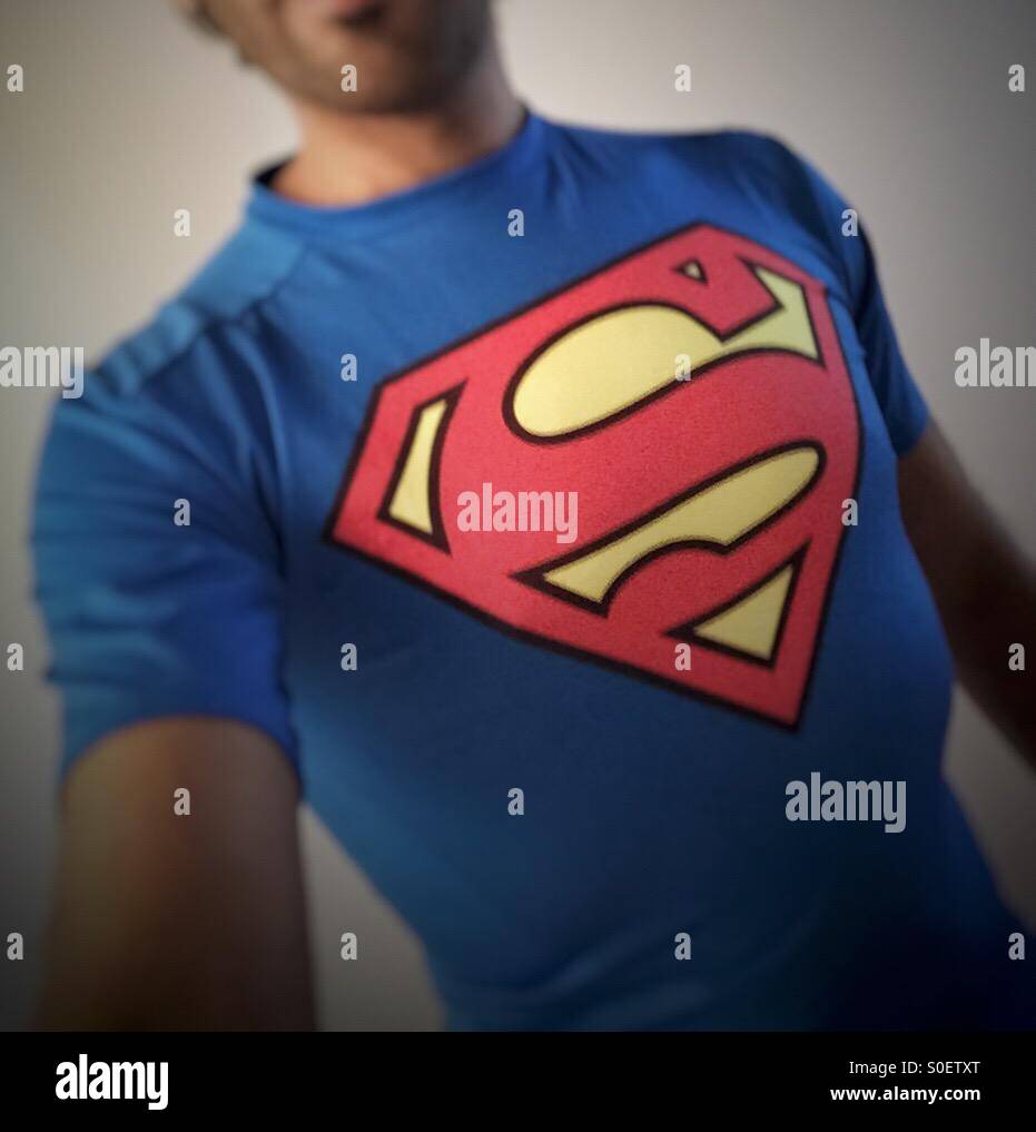 Ein Mann tragen Superman t-Shirt Stockfoto