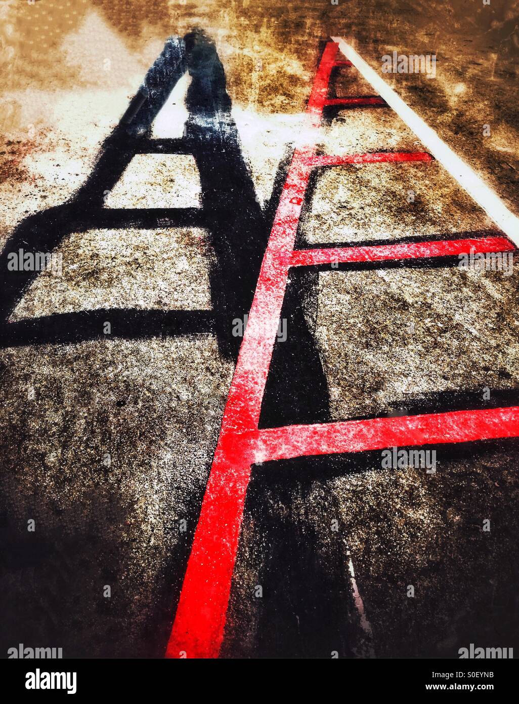 Zusammenfassung von doppelten Buchstaben A gebildet von gemalten Linien auf der Straße Stockfoto