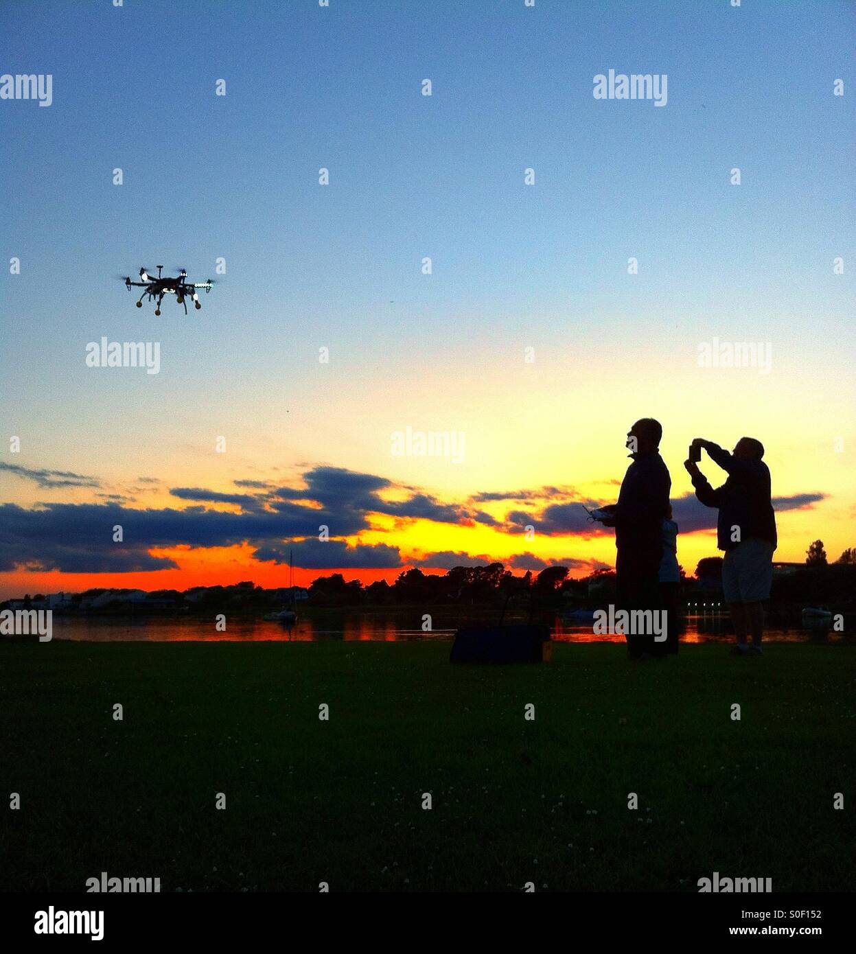 Drone bei Sonnenuntergang Stockfoto
