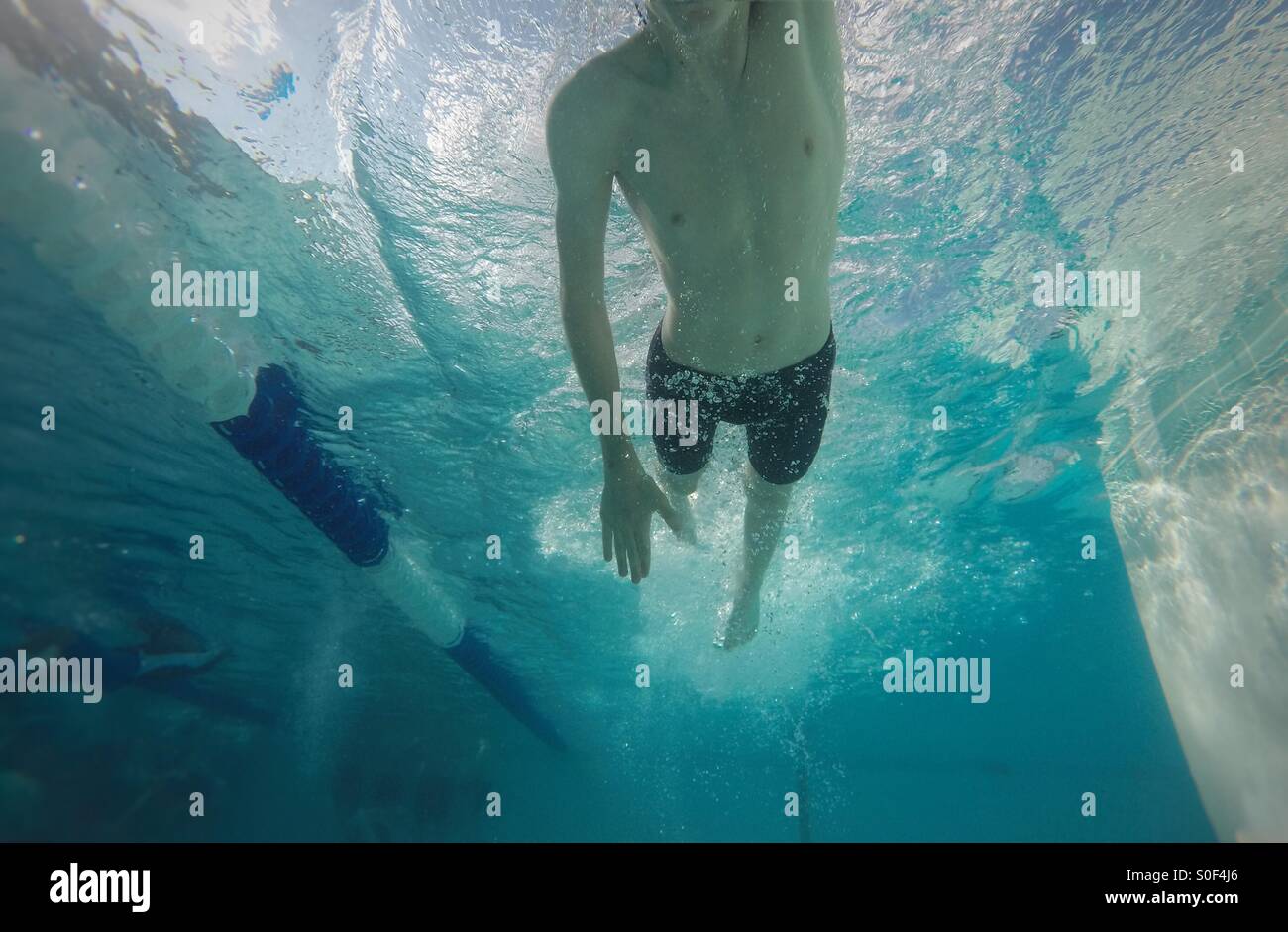 Mich in Freistil Schwimmen Tauchen Stockfoto