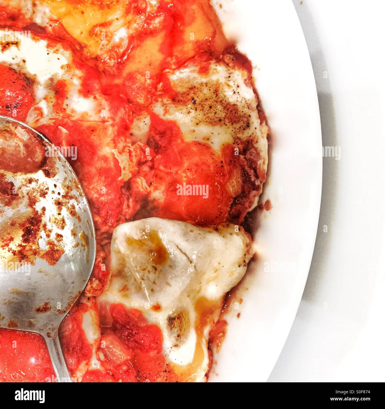 Eiern mit Tomatensauce - Smartphone-aufgenommenes Stockfoto