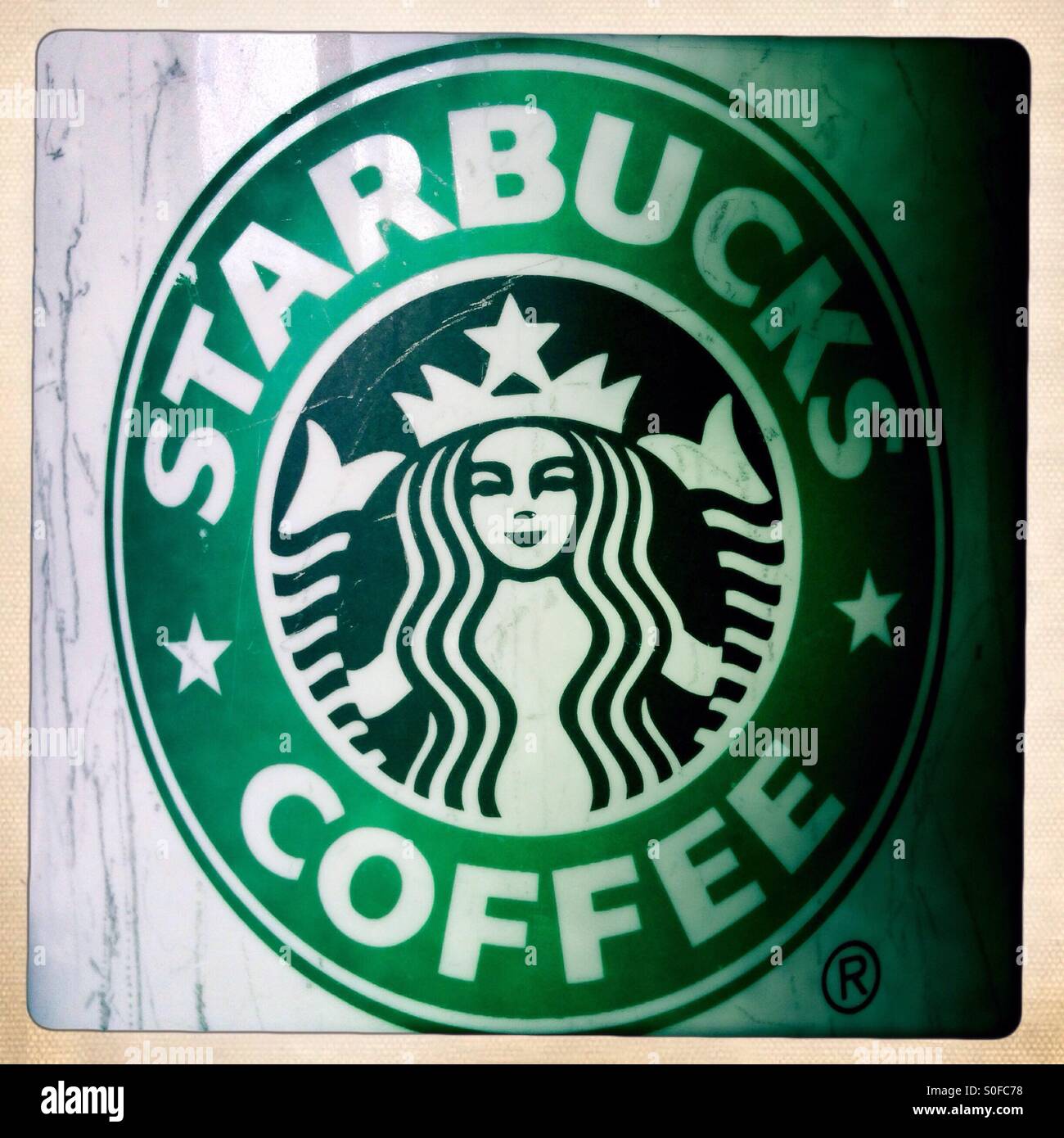 Close up Portrait of Used und alte Starbucks Coffee mug - Smartphone-aufgenommenes Stockfoto