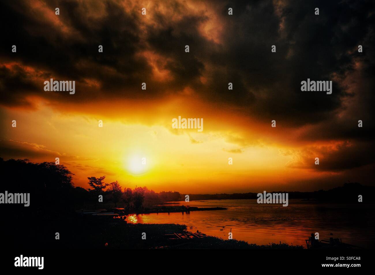Sonnenuntergang im Cengklik-See Stockfoto