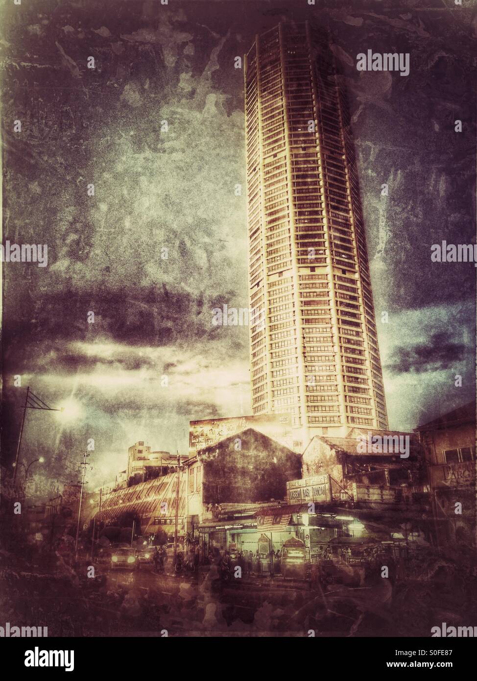 KOMTAR Turm. - Smartphone-aufgenommenes Stockfoto