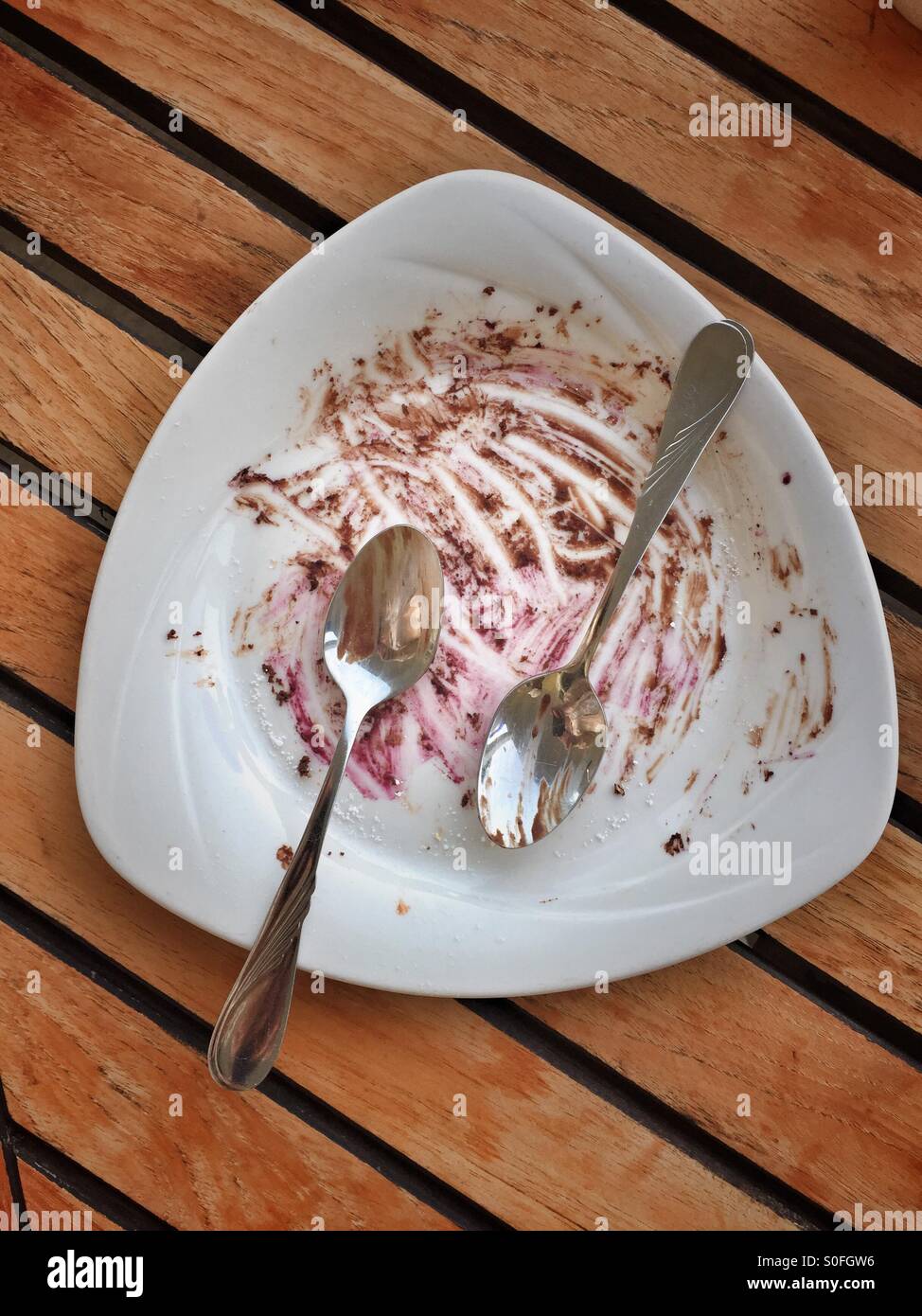 Leere Dessertteller für zwei Personen Stockfoto