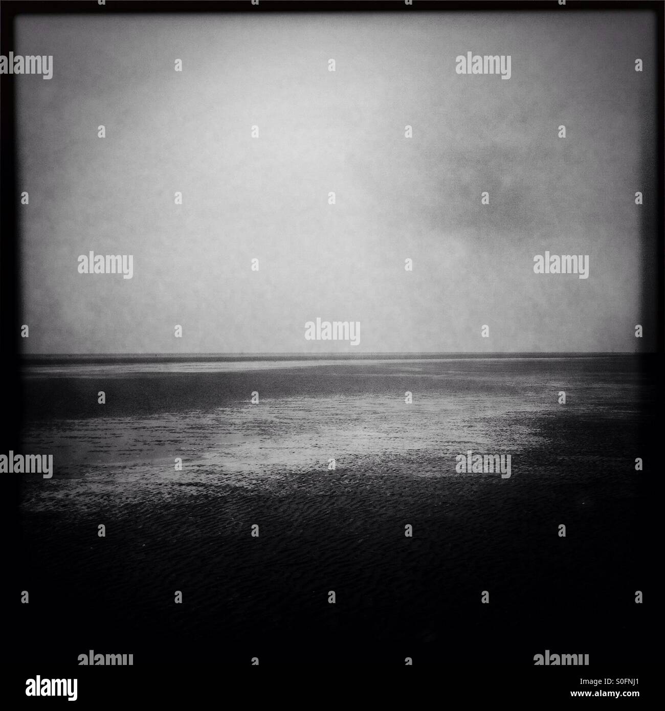 Der Strand ist eine Wüste - Smartphone-aufgenommenes Stockfoto