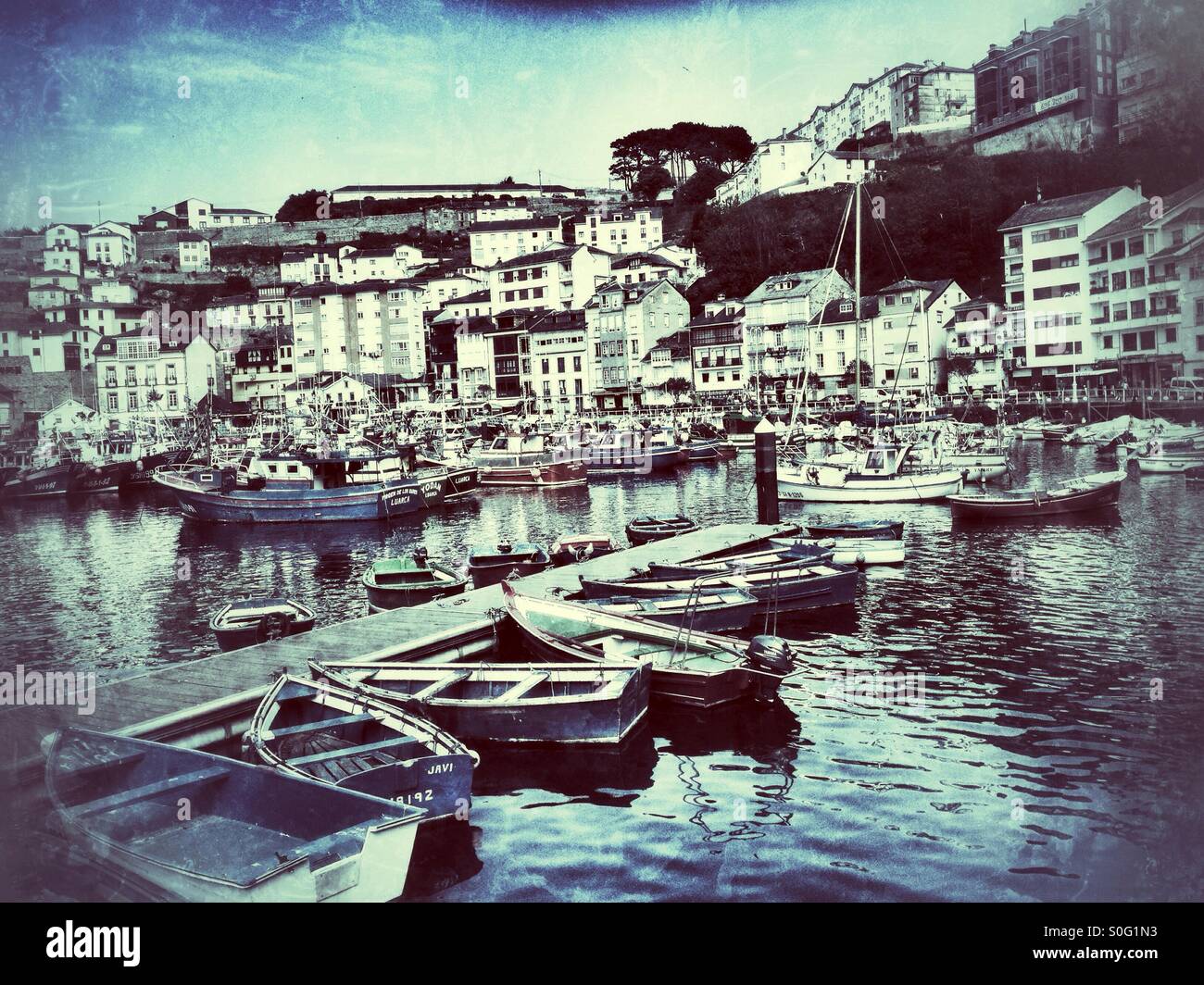 Hafen in Luarca, Asturien - Spanien - Smartphone-aufgenommenes Stockfoto