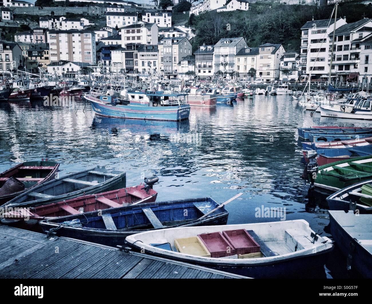 Hafen in Luarca, Asturien - Spanien - Smartphone-aufgenommenes Stockfoto