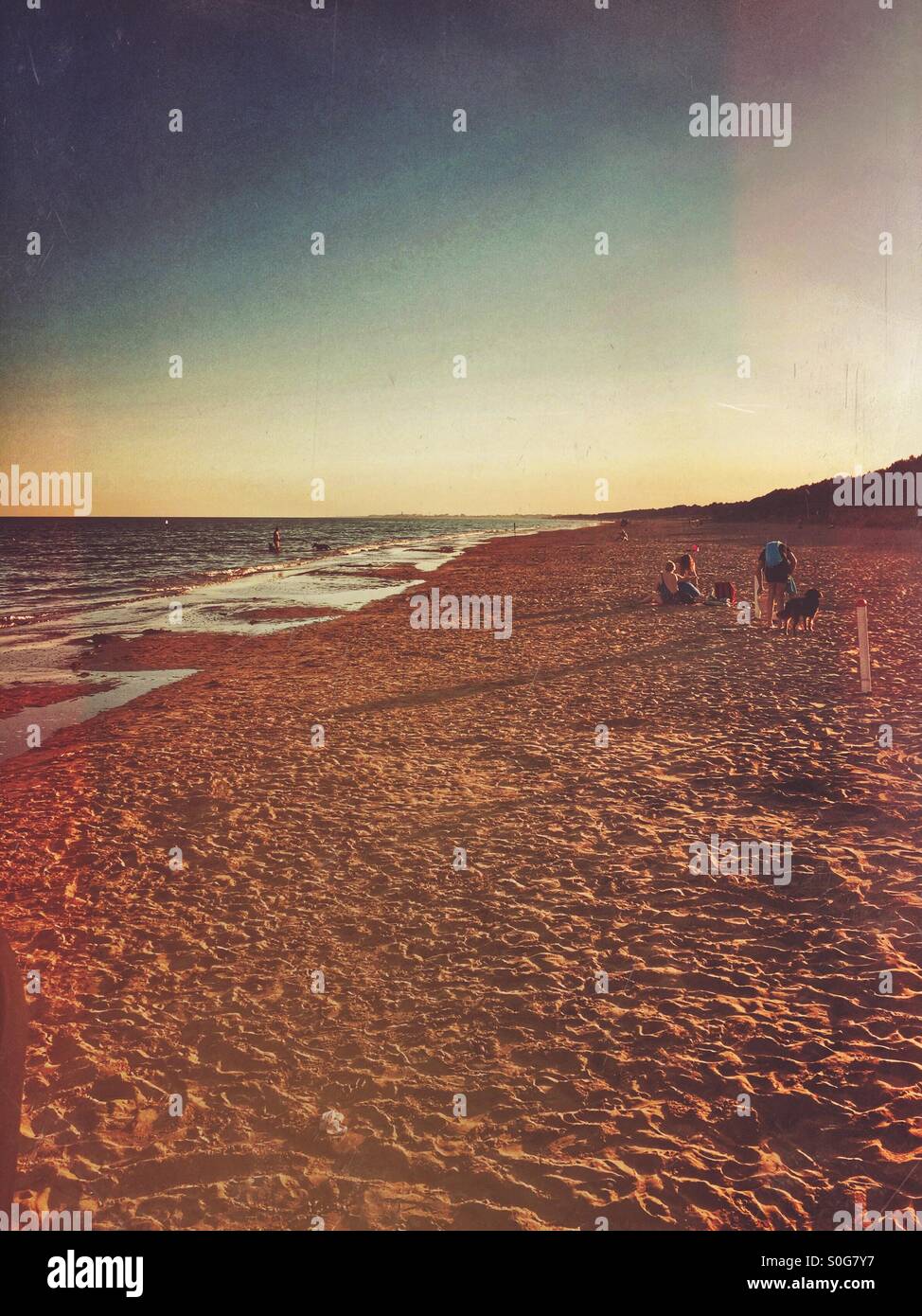 Strand bei Sonnenuntergang - Italien-Adria - Smartphone-aufgenommenes Stockfoto