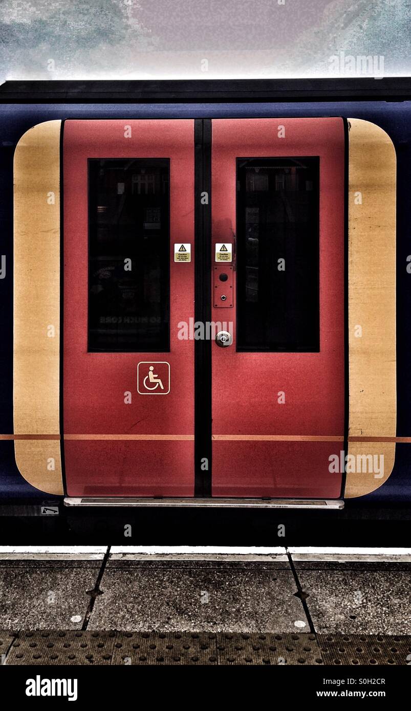 Deaktiviert die Schiebetüren der Südwesten-Züge Wagen anmelden Stockfoto