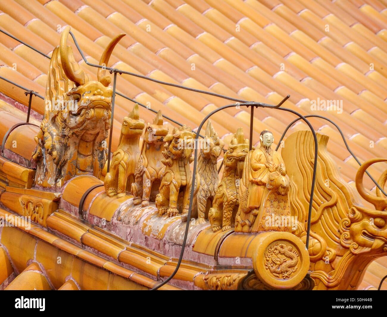 Kaiser-Dekorationen auf Dächern von Gebäuden der verbotenen Stadt Stockfoto