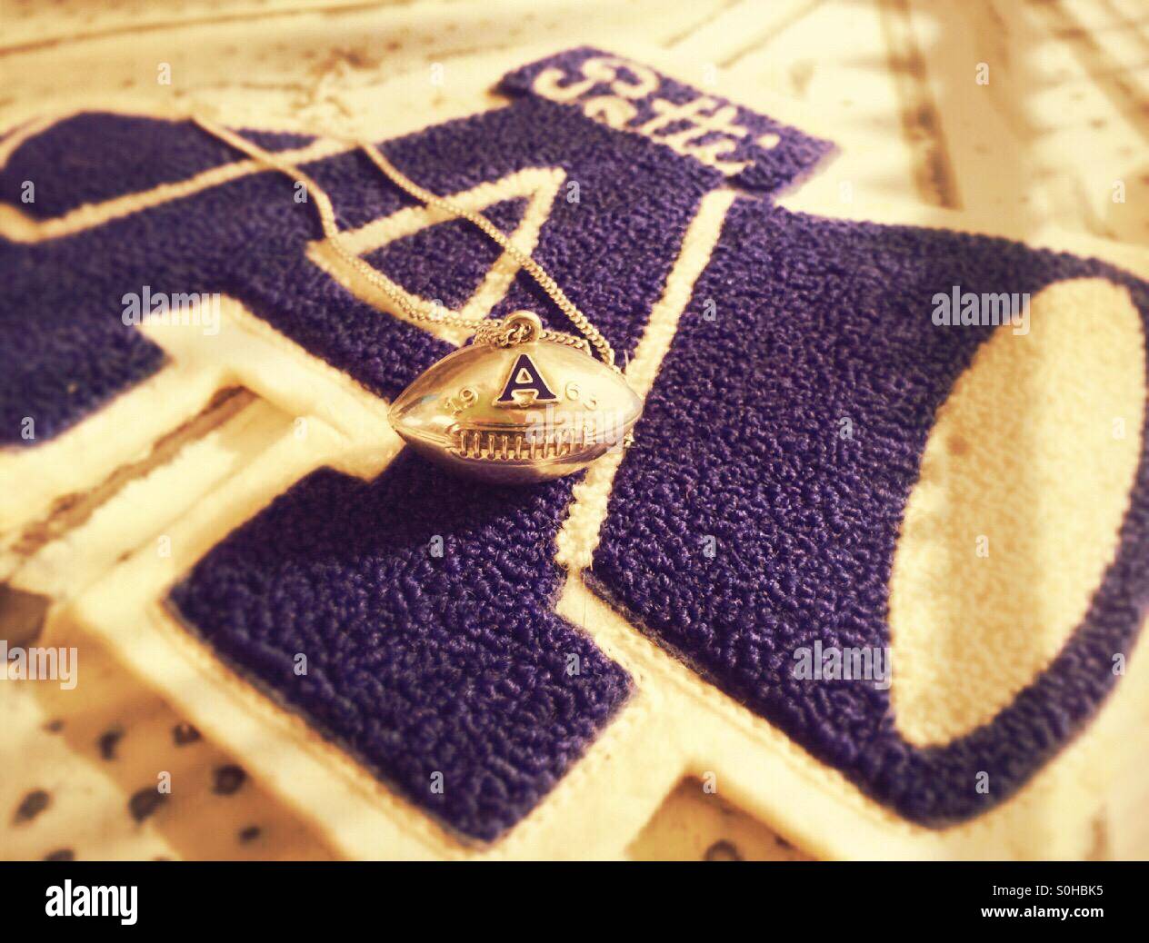 1960er Jahre Vintage Cheerleader Brief block - Smartphone-aufgenommenes Stockfoto