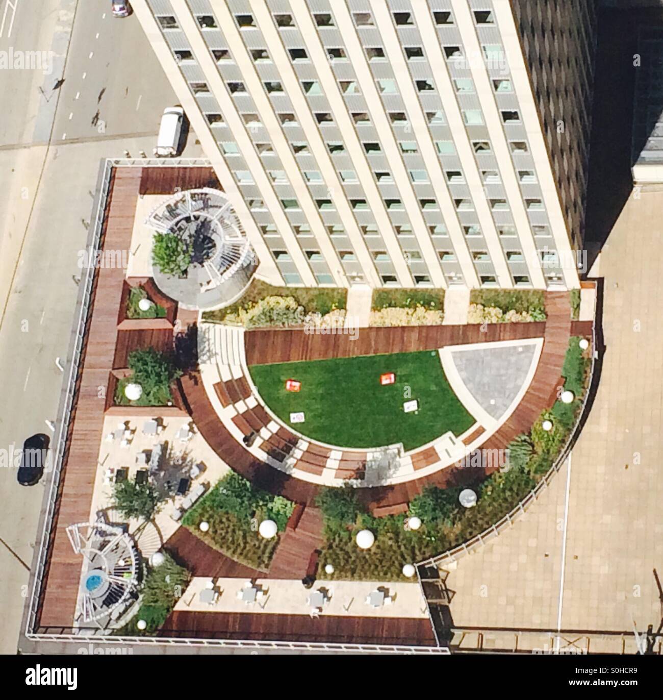 Dachterrasse in urbanen City-Hochhaus. Stockfoto