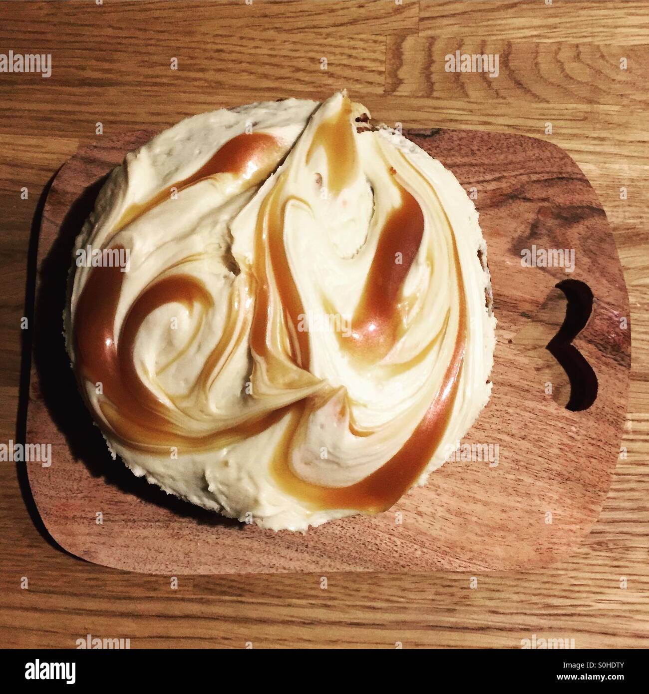 Gesalzenem Karamell-Kuchen Stockfoto