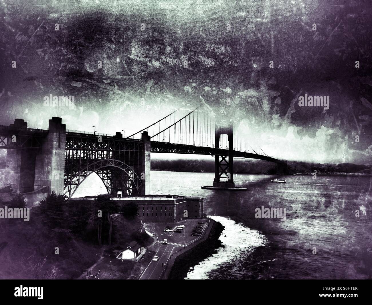 Golden Gate Bridge teilweise Abdeckung von marine Schicht Stockfoto