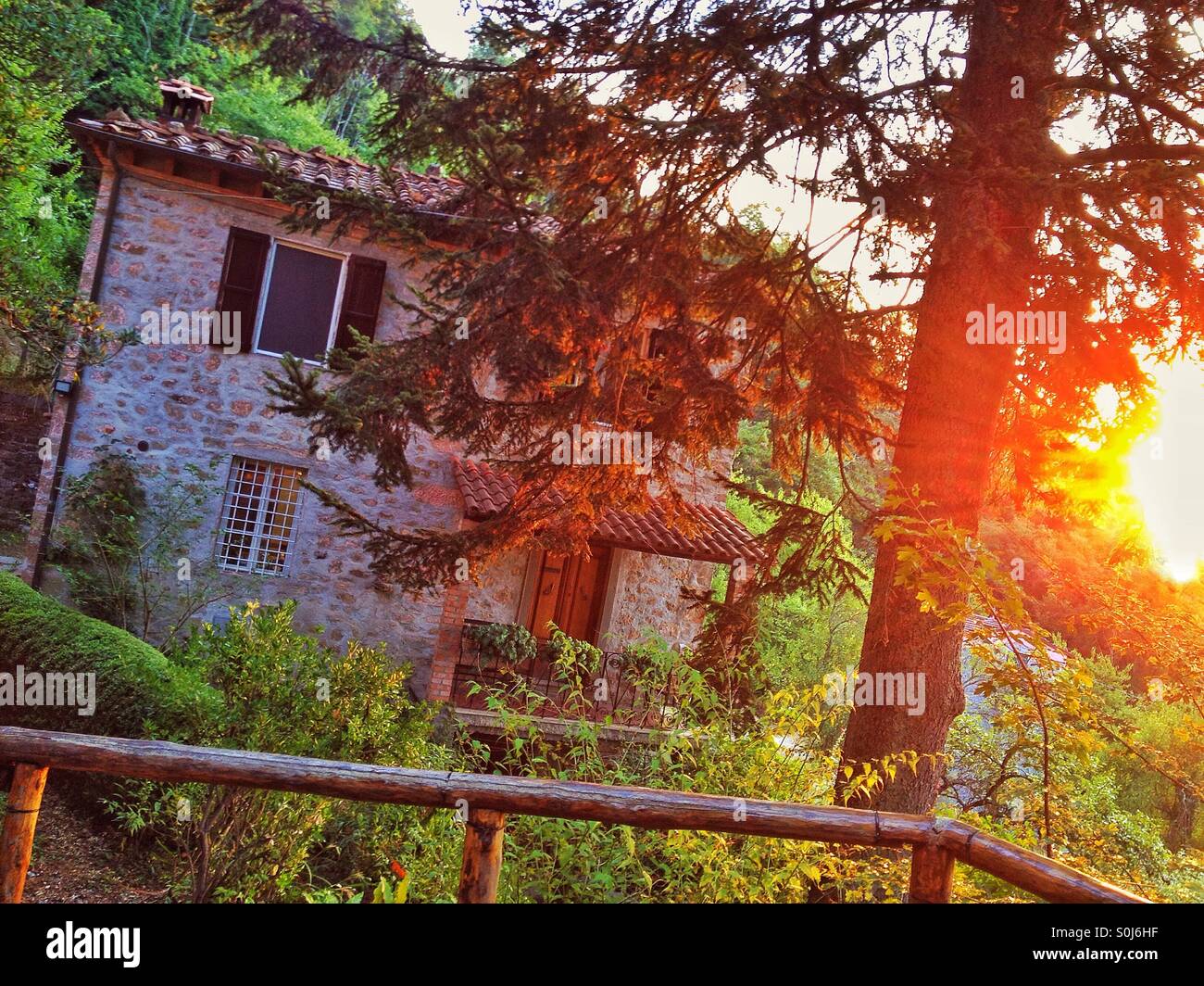 Altes Haus in den Hügeln der Toskana Italien Stockfoto