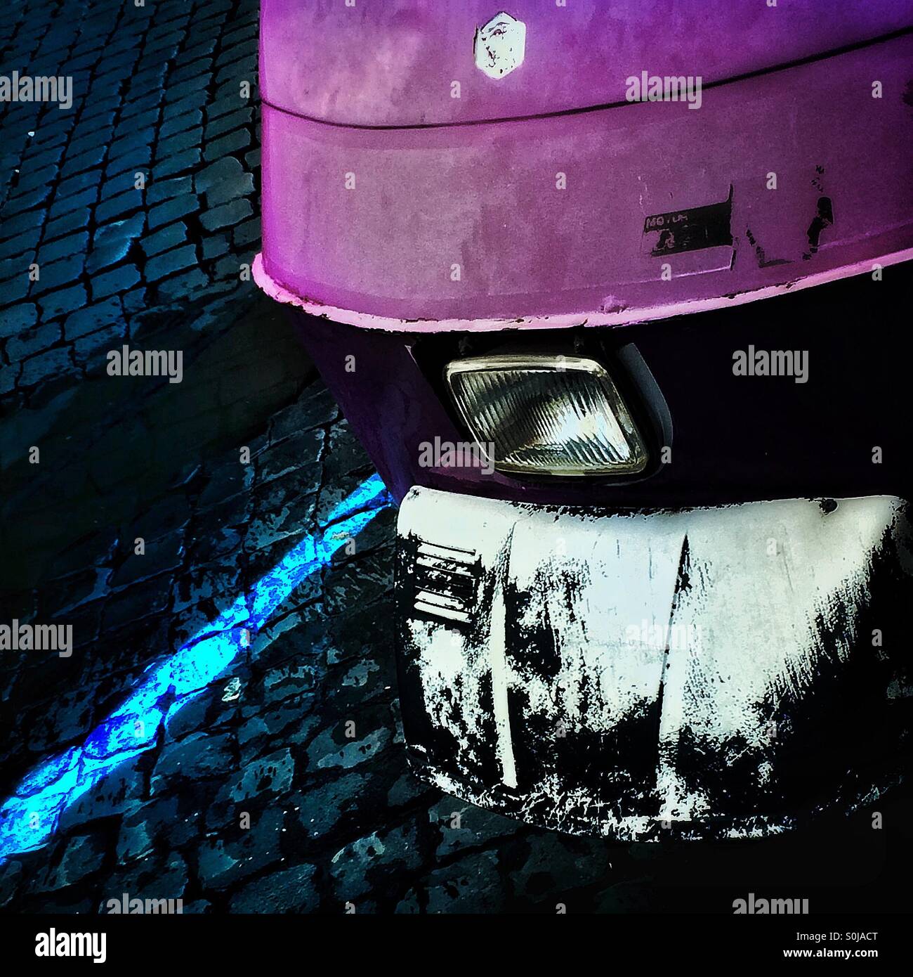 Rosa Auto blaue Linie Stockfoto