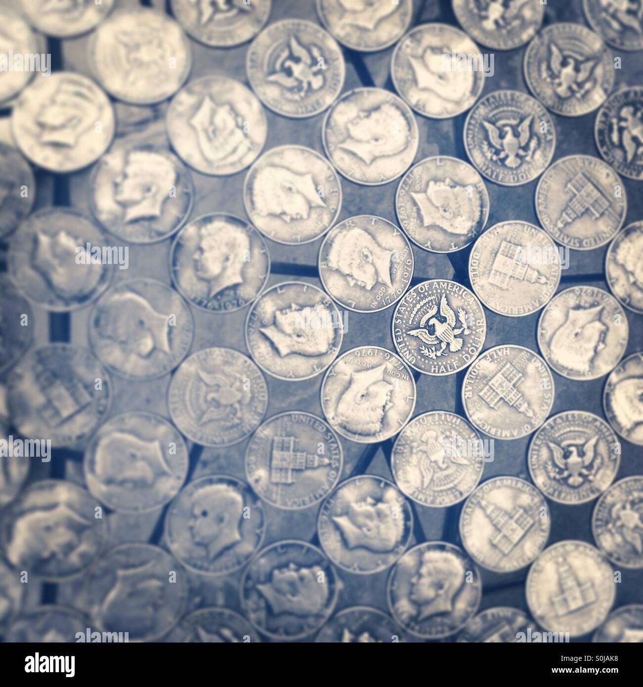 Detail von einem Stuhl aus einem halben Dollar-Münzen Stockfoto