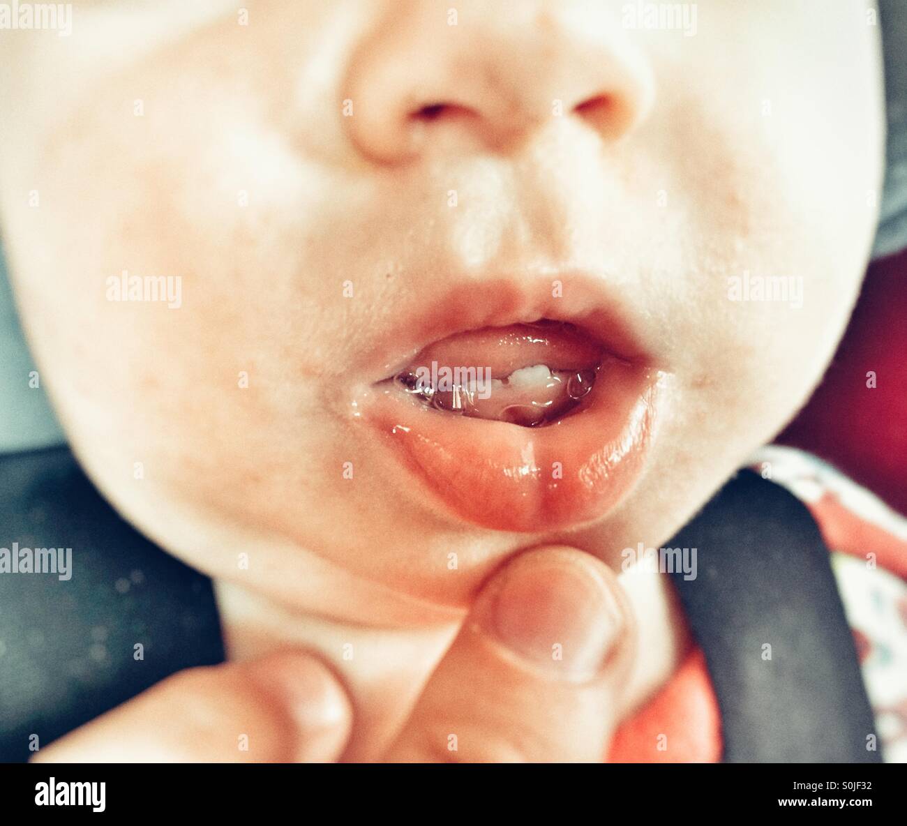 39+ nett Sammlung Wann Erste Zähne Baby : In Dieser Reihenfolge Zahnen Babys - Bei den meisten säuglingen zeigt sich der erste zahn zwischen dem vierten und sechsten monat.