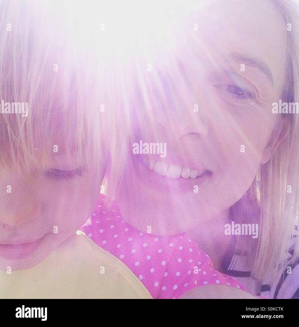 Mutter und Tochter Sonnenschein selfie Stockfoto
